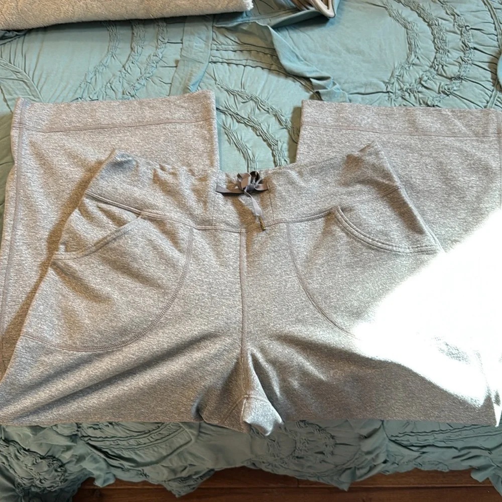 Lululemon Wide-Leg Cropped Pants - Picture 2 of 13